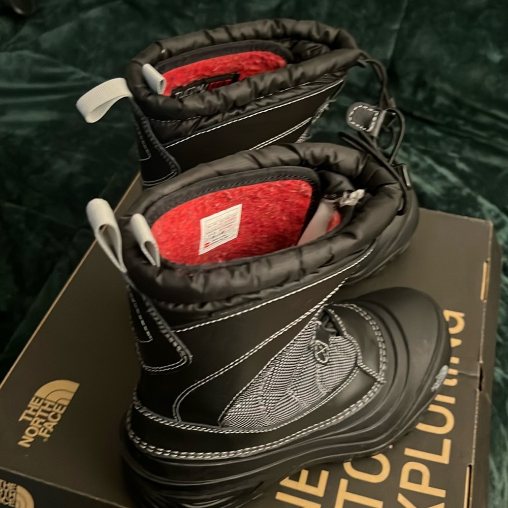 Northface - Boys Winter Boots - Size 5Y - Excellent Condition Worn Twice